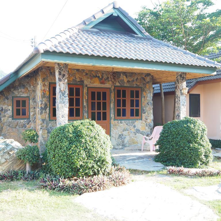 Needa Rock Resort Khanom Exterior photo