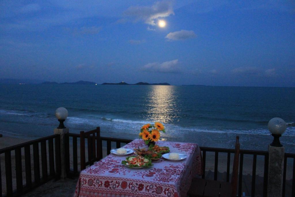 Needa Rock Resort Khanom Exterior photo